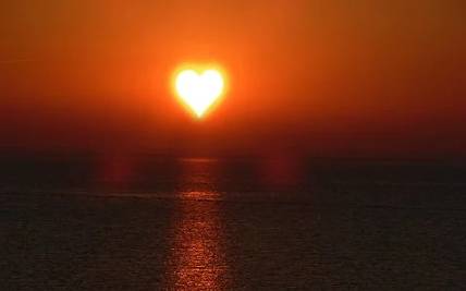 słońce w kształcie serca
